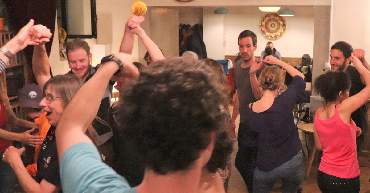 Thé folk zygomatique chez MeylanFolk