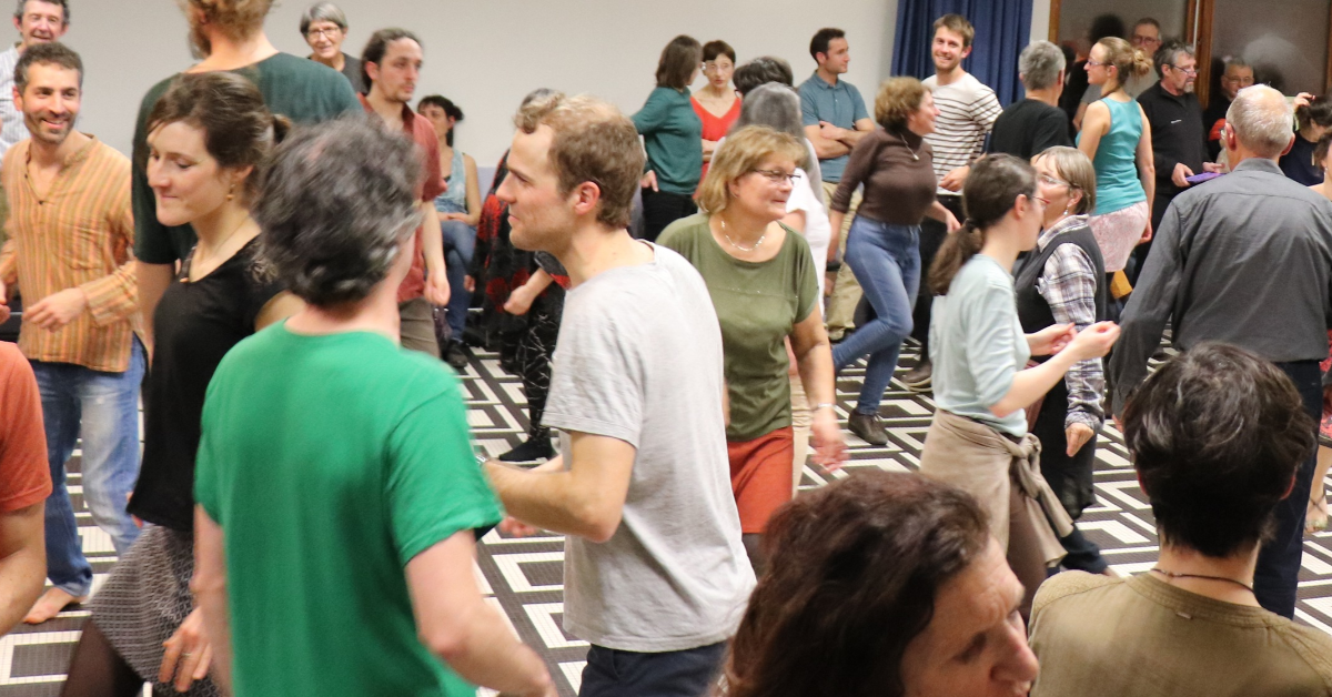 Bal folk zygomatique chez Lou Pélaya