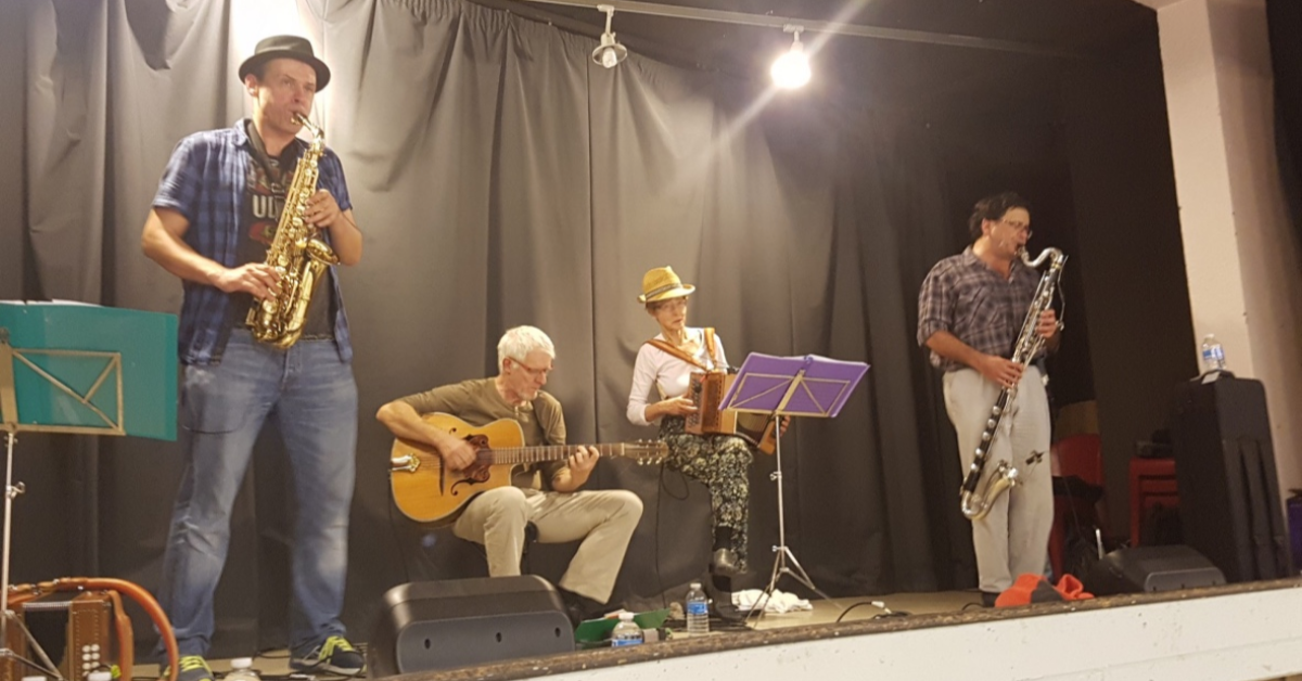 Bal folk zygomatique chez Terre à Pied